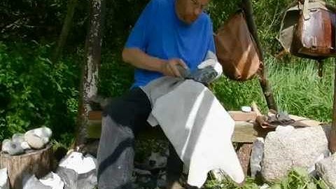 Flintknapping stoneaxes with square cross sections