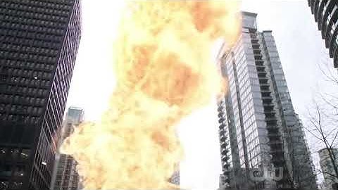 The Flash S04E16 Iris creates tidal wave by running