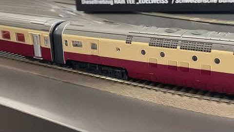 Trix 22976 RAm TEE rolling at HMC Store in Halandri, Athens GR