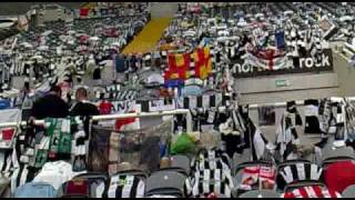 Tributes for Sir Bobby Robson at St James&#39; Park