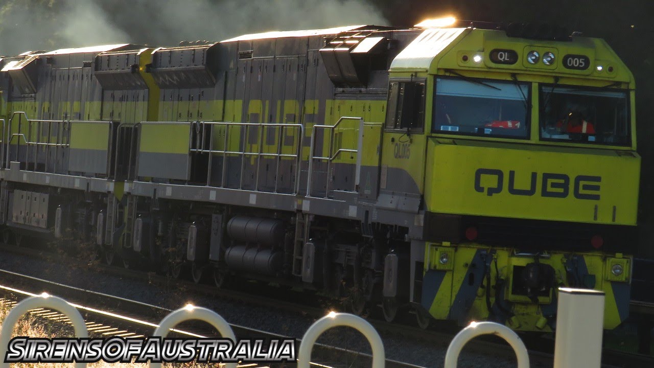 Qube C44ACI + CF C44ACI Locomotives with PN intermodal | Dulwhich Hill, NSW | 27/05/2022