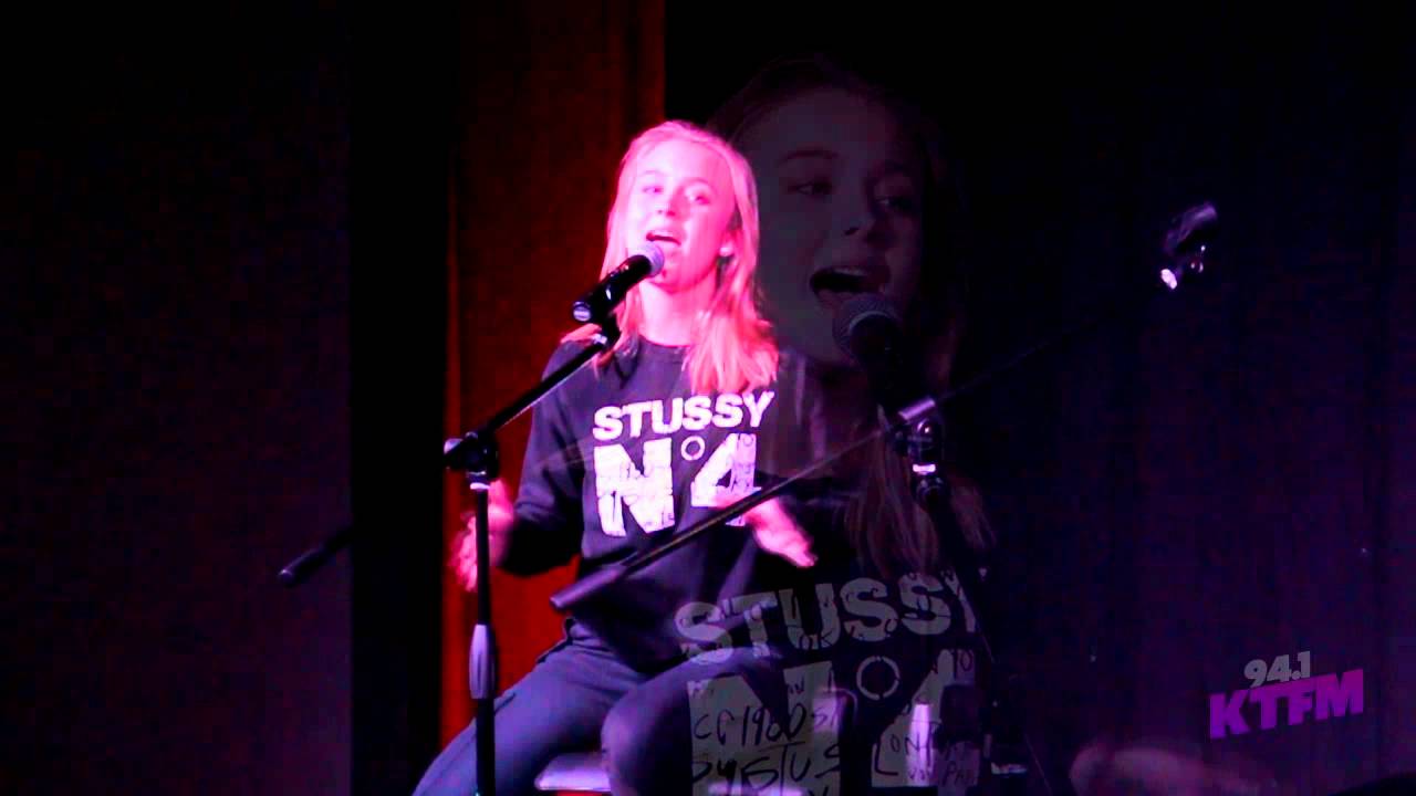 Zara Larsson sings "Rooftop" (A capella) in the AlamoLounge SanAntonio YouTube