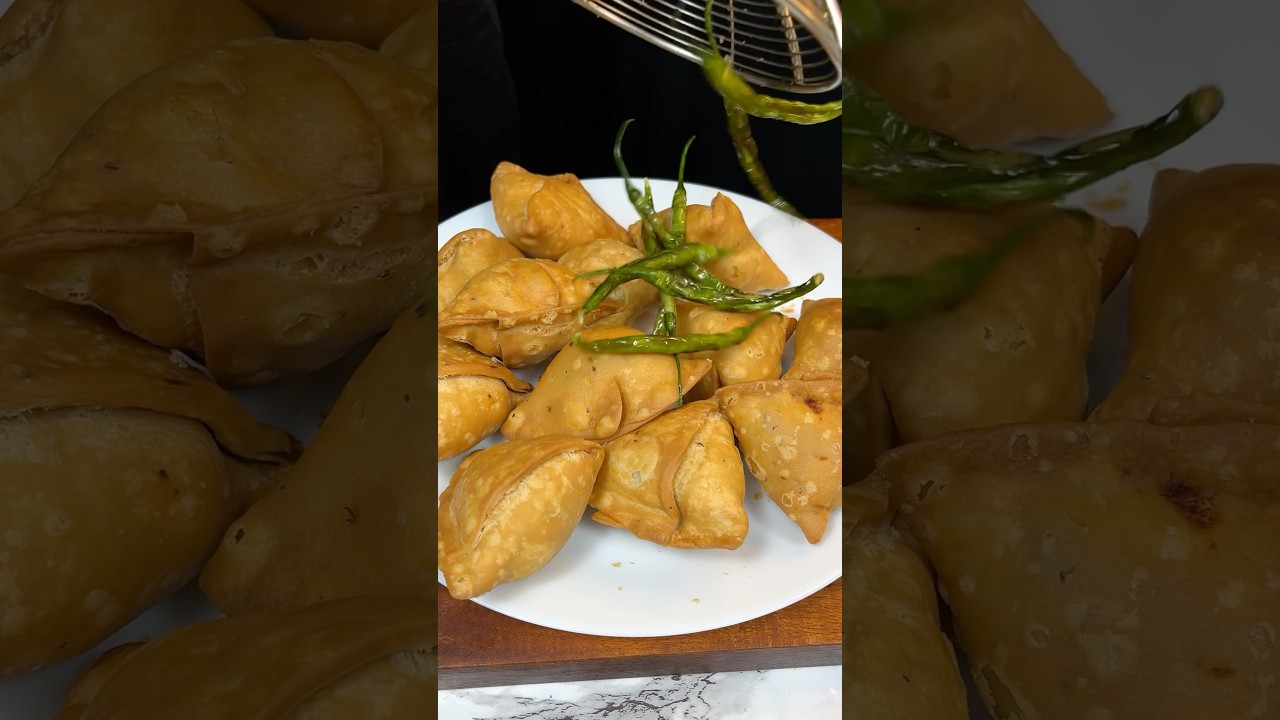 Street Style Samosa ASMR Cooking #shorts #food #cooking #asmr #recipe #crunchytreats #streetfood