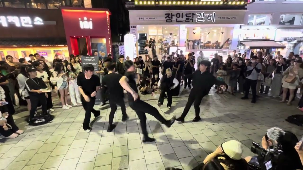 HONGDAE K-POP BUSKING - [BTS] Silver Spoon