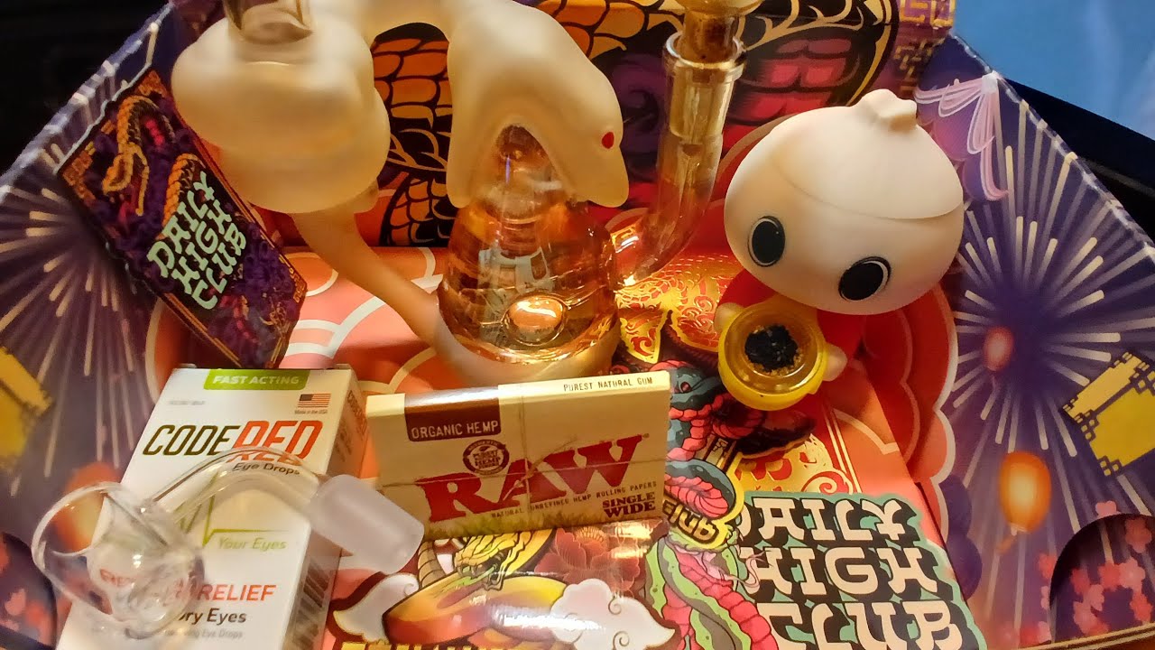 ( UNBOXING ) Daily High Club subscription box... (Year of the snake)😀😃😄😁