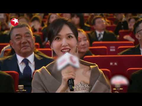 跨界演绎电视剧《繁花》中的范厂长 #范志毅 ,获得【年度全能跨界剧星】的品质硕果!范志毅说:“在球场上再困难我也敢上,但这里是我不熟悉的领域,真的不知道能演成啥样,我要感谢我太太鼓励我去。” Episode cover
