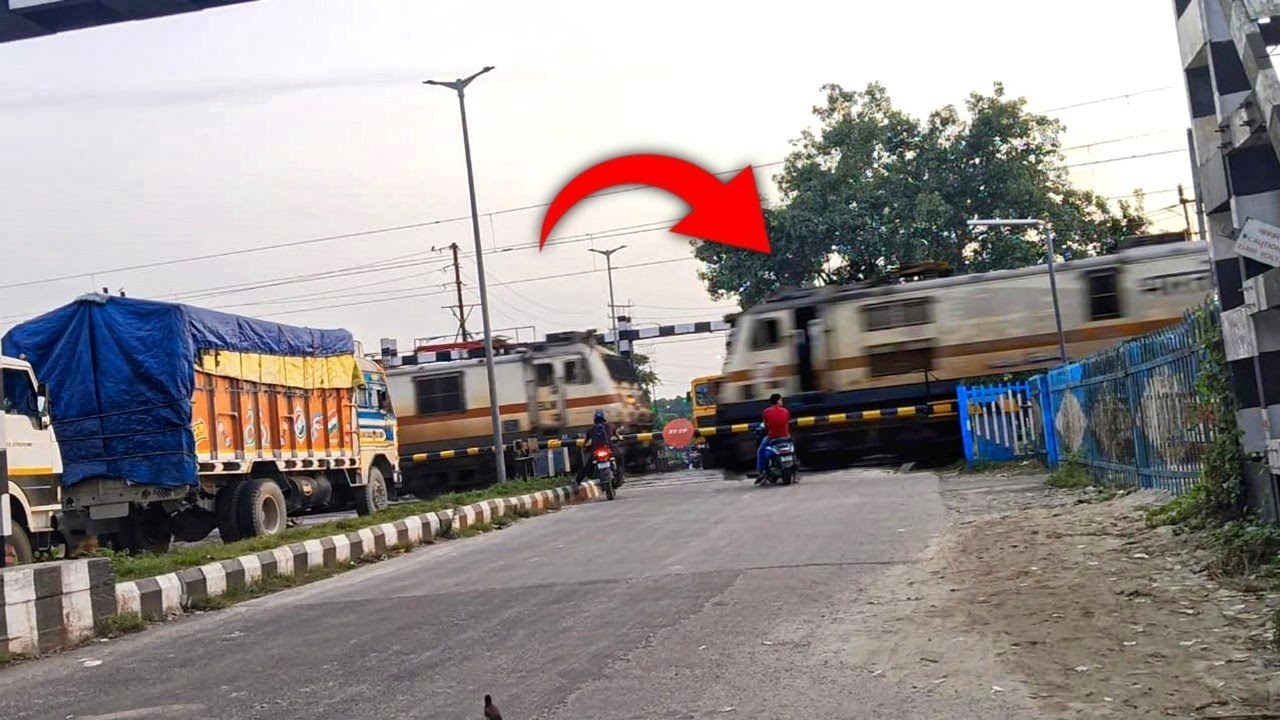 Indian 🇮🇳 Railgate Train Crossing Part-24 | Indian railways |