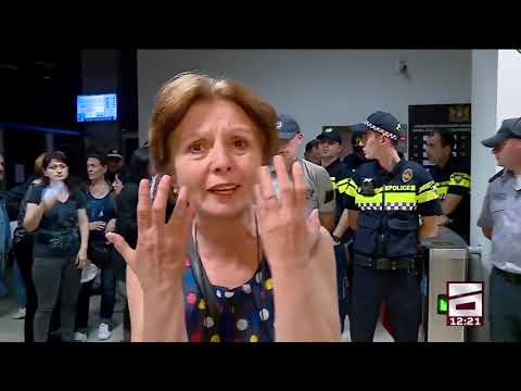 დევნილებმა უკიდურეს ფორმას მიმართეს