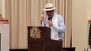 Lara recibe un bastón de mando y pide a Paz resolver sus diferencias por el bien del país