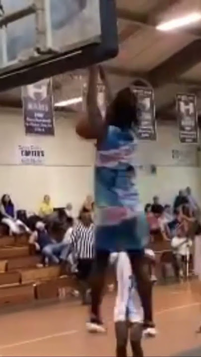 9th grader Elijah Holmes gets a nice 2 hand jam ‼️ 2026 Hurricane Crossovas