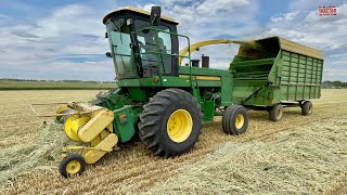 JOHN DEERE 5820 Forage Harvester