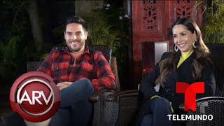 Sebastián Caicedo reacciona al ardiente beso de Carmen Villalobos y El Titi | Telemundo