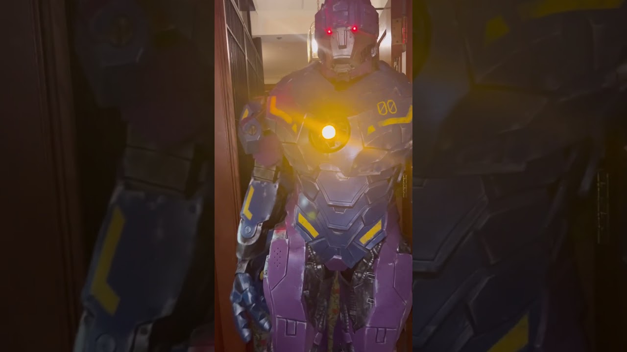 What it’s like for a Sentinel hunting mutants in the Xmen Mansion #xmen #cosplay #cosplayer #marvel