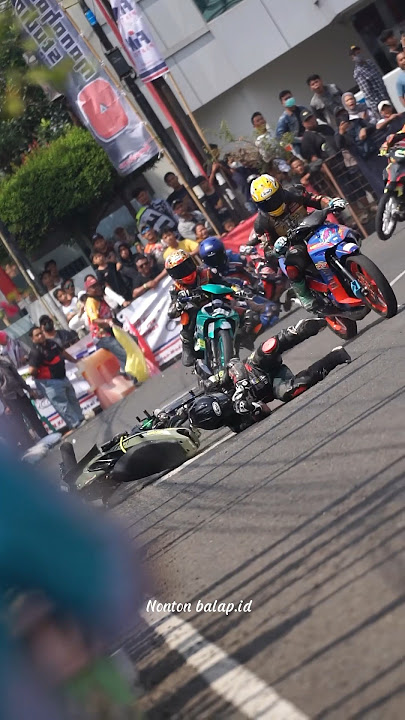 Insiden crashh tomy ricard orlando casytha manahadap purbalingga #roadrace #roadtrip #balapmotor