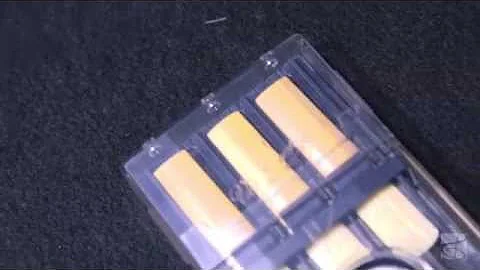 Vandoren Hygro Reed Case with 2 Free Indicator Disks