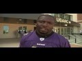 Baltimore Ravens Fullback Vonta Leach Visits Fort Bragg