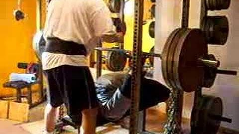 Bench Press with Chains | Building Strength & Power | Powerlifting