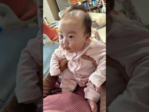 <strong>할머니랑</strong> 옹알이로 대화하는 아기😂