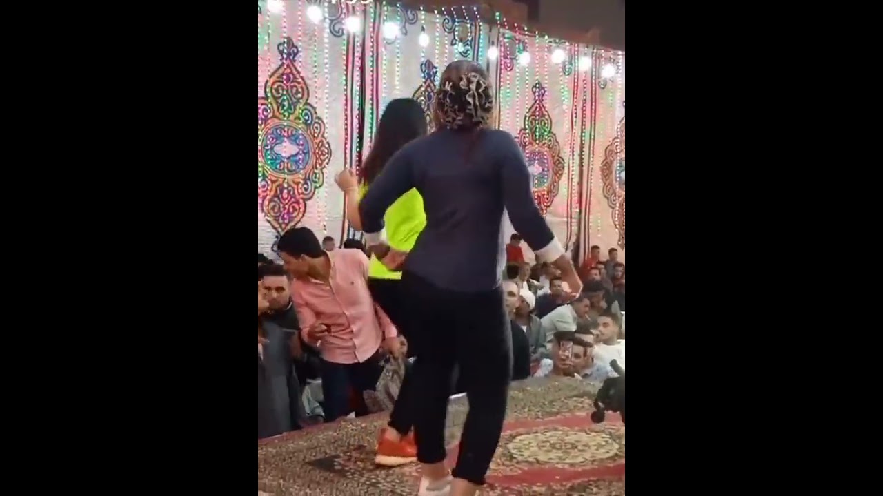 تحدي خلع الملابس