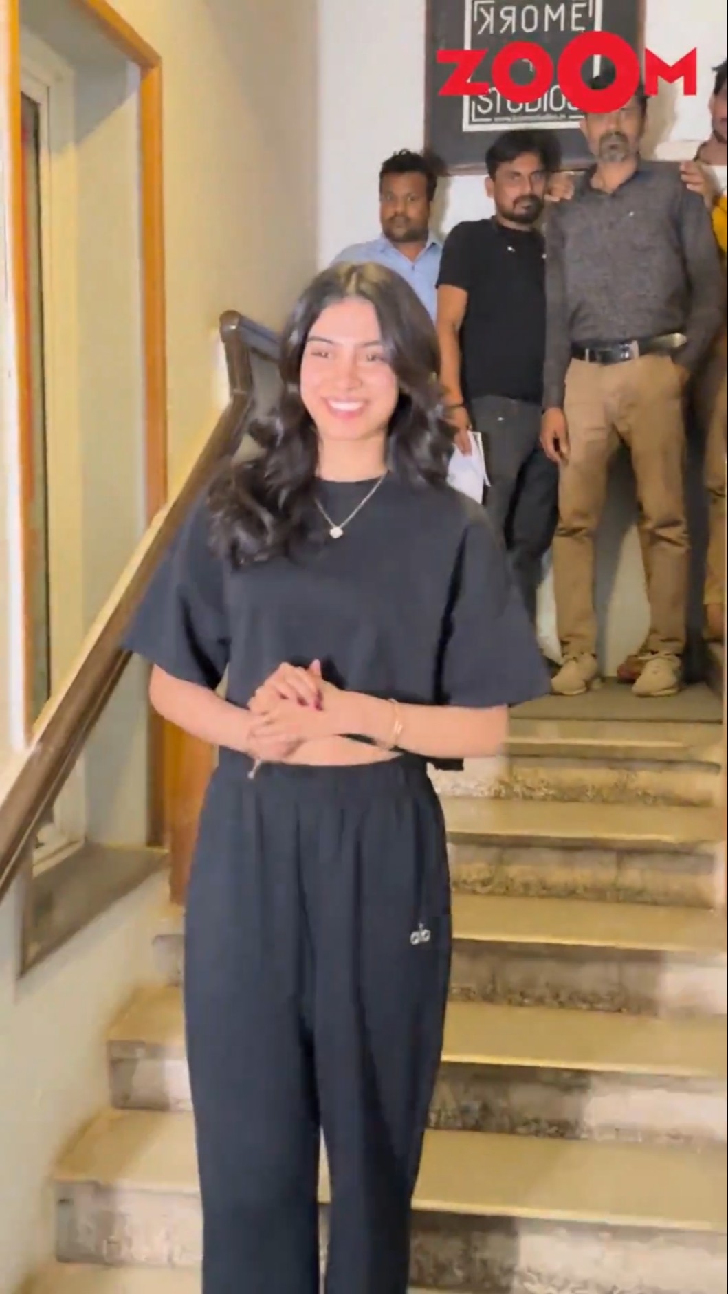 Khushi Kapoor's ADORBALE smile while interacting with the paps #khushikapoor #shorts