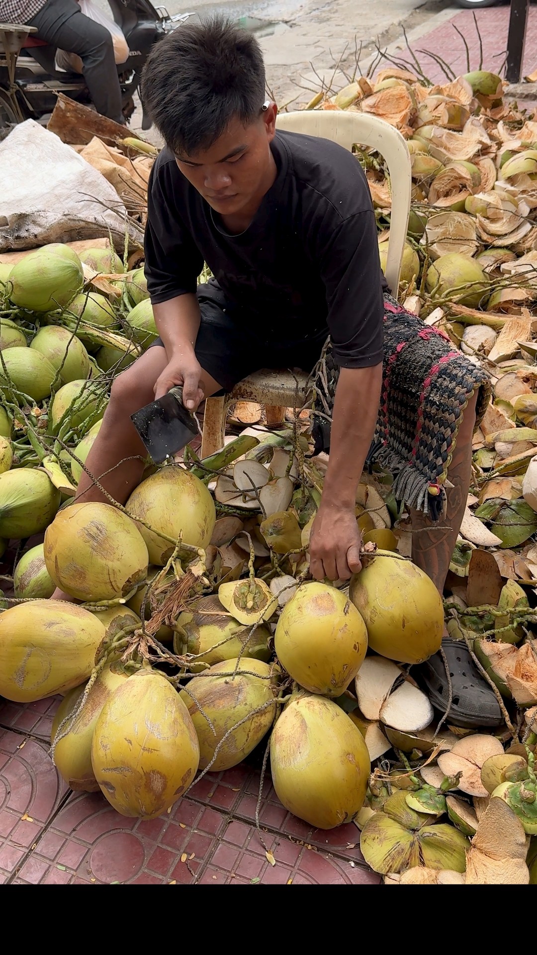 Only $1! Cambodian Coconut Cutting Skills - Fruit Cutting Skills