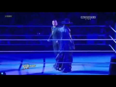 عودة اندرتيكر فى عرض رو 3012012