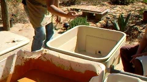SIMON LEACH - Processing dug clay !