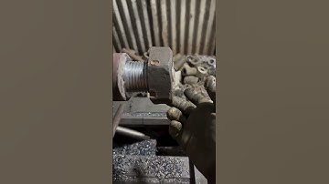 threading opration on lathe #lathemachine #trendingsong #engeenering #machine #technology #shots