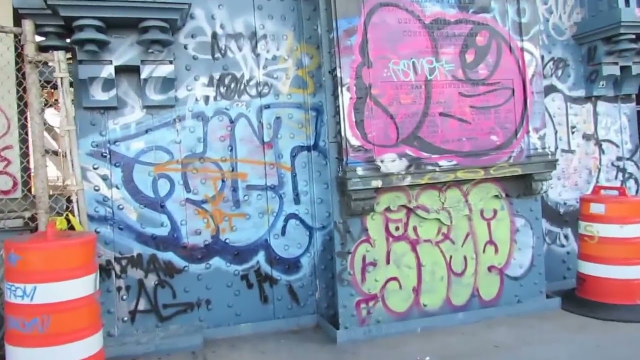 a-walk-from-brooklyn-to-manhattan-over-the-manhattan-bridge-on