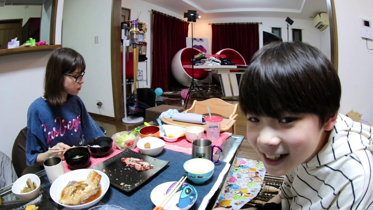 夜ご飯 パパに怒られて泣いちゃう…嘘泣きじゃん…「しぃしぃわがまま言わないよ！」