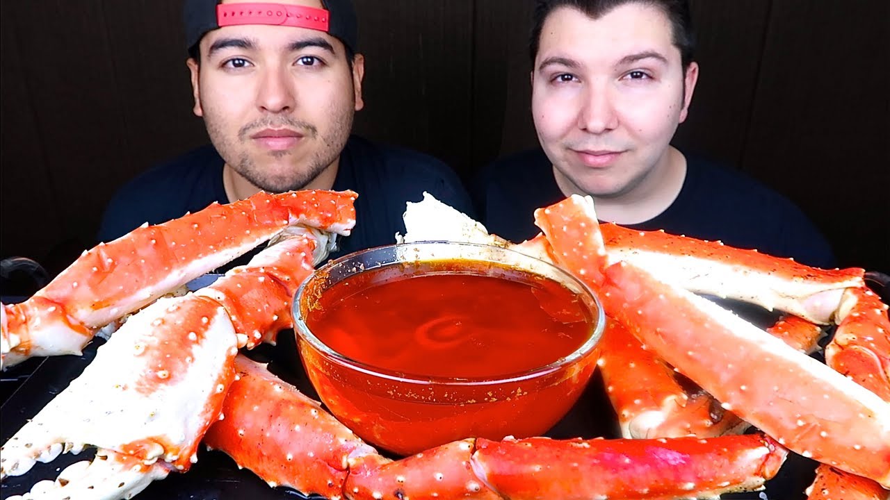 My Boyfriend Tries Bloves Sauce For The First Time • MUKBANG