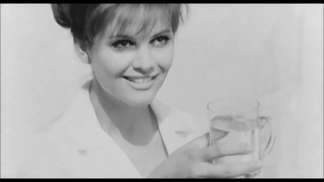 監督であるフェデリコ・フェリーニ（Federico Felline）の単独、8作品