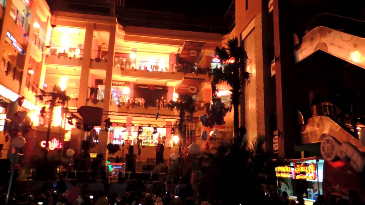 The Magic Of Fire 'AHMED ESSAM' Meeting point عرض ساحر النيران الساحر احمد عصام فى الميتنج بوينت