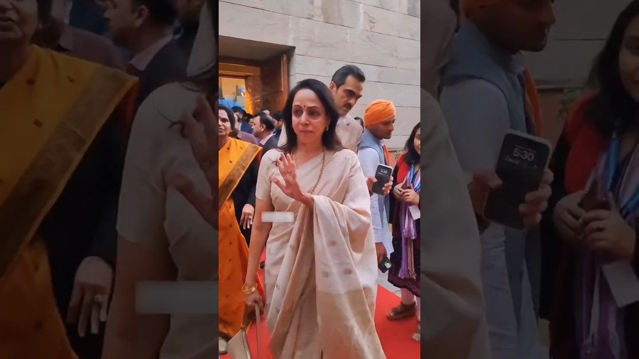 Hema Malini lost hubby to becoming widow still troll for wear expensive saree 