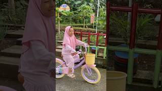 Download Lagu SEPEDA BARU DARI AYAH \u0026 MAMAKU #shorts #viral #sepeda #sepedabaru #naiksepeda #lucu #gemes #seru#fun MP3