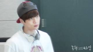 [SIGN] 120430 Incheon Airport jonghyun ♥