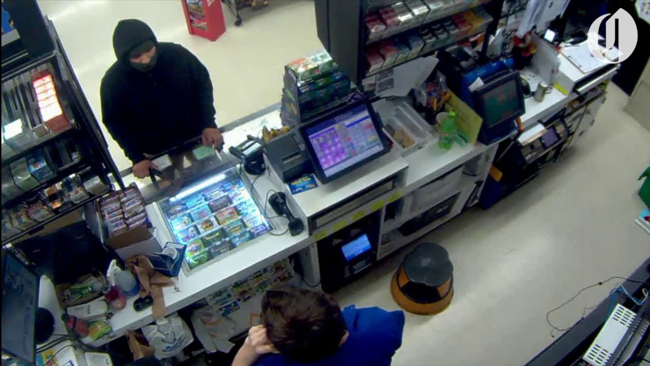 Man tries to rob Plaid Pantry with hatchet, flees after clerk pulls concealed handgun