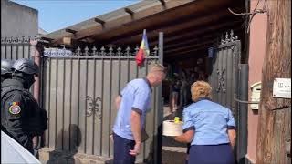 Bogdănel, un copil pasionat de Poliție, vizitat de mascați și polițiști de ziua lui