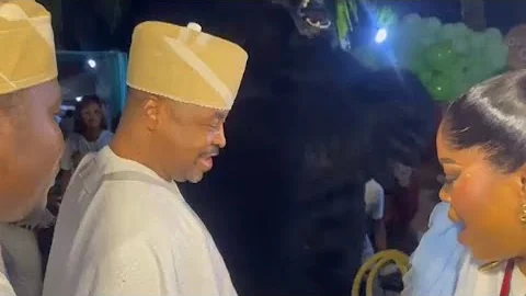 SEE HOW BIMBO THOMAS GREETS MC OLUOMO AT DAYO AMUSA’S PARTY THAT GOT EVERYONE TALKING