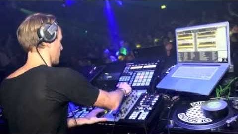 Richie Hawtin DELAY Effect