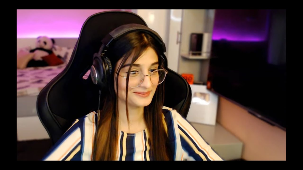 ENTITY PAYAL | Singing 'SKECHERS' Song 😂😂