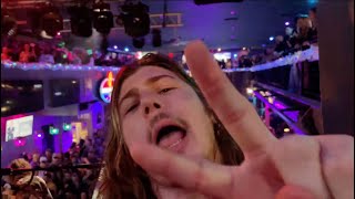 NASHVILLE TN LIVE BROADWAY STREET / PEOPLE WATCHING / BANDS WATCHING / BARS/SATURDAY NIGHT 12/10/22
