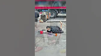 乞食 🤧 '冷得我騰騰震' Begger 'Freezing Cold' 尹光 Jackson Wan @GoodHongKong