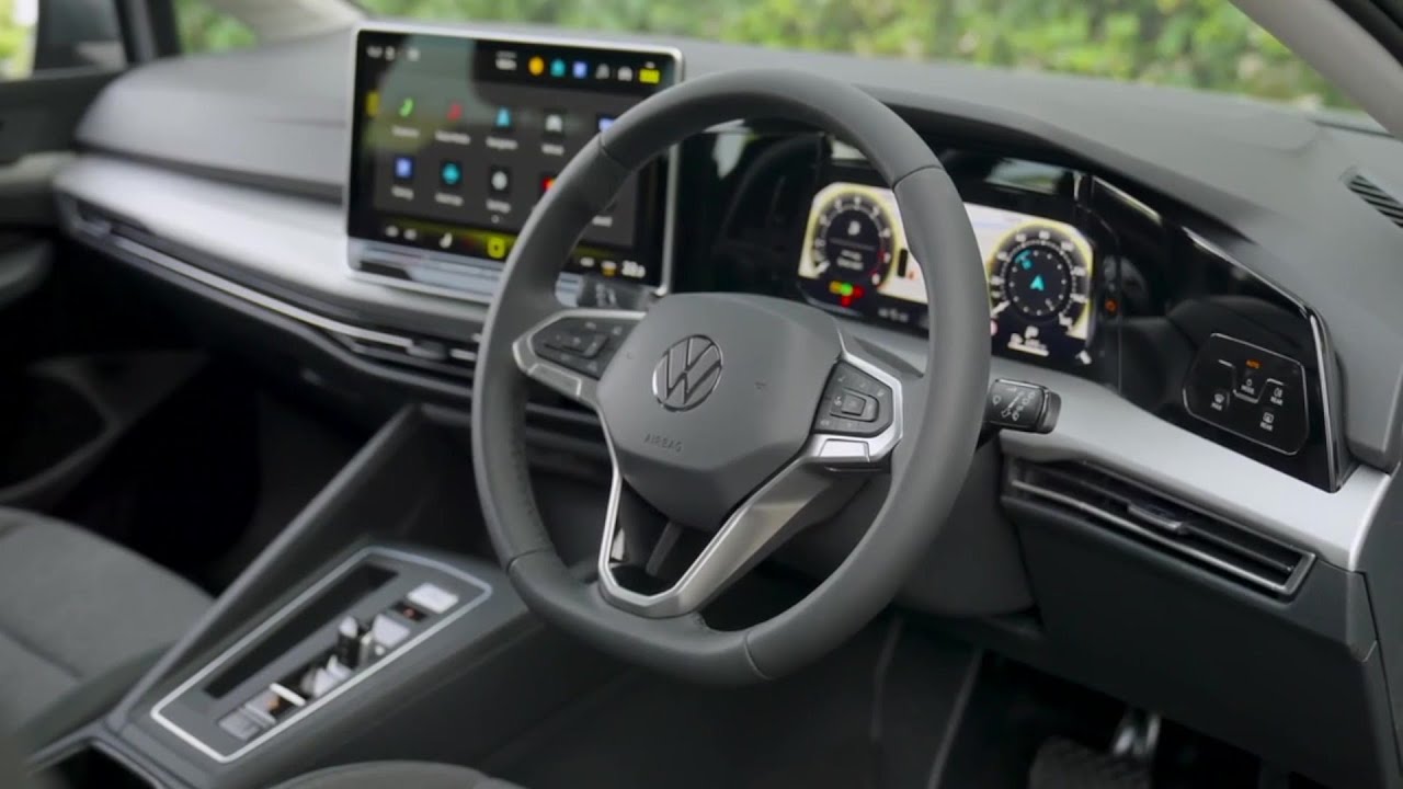 The new Volkswagen Golf Estate Life 1.5 eTSI 150PS Interior Design in ...