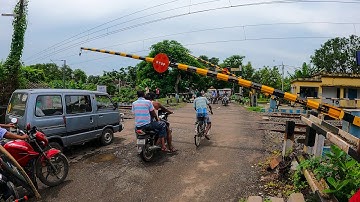 Gateman Challenge To Quick Open : Public Are So Busy High Speed Train Furiously Moving Railgate