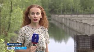 В Новокузнецке дети купаются в грязном бассейне с арматурой В Новокузнецке дети купаются в грязном бассейне с арматурой