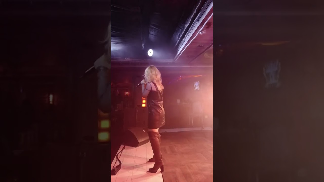 Выступление в баре 