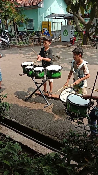 Rangga w.m latihan lagu ada apa dengan mu Noah dengan yang lain lainnya