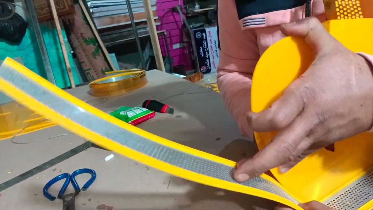 لف شريط جنب مخرم