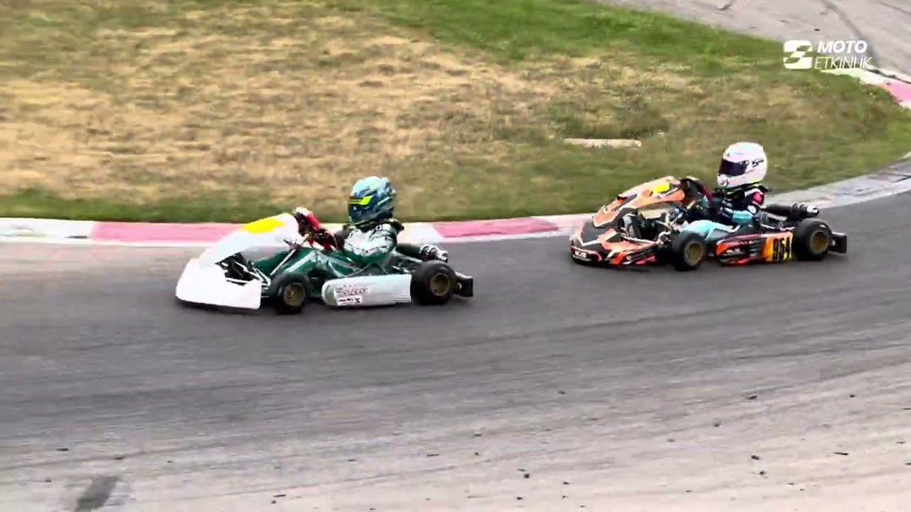 Zayn Sofuoğlu’na Çarpmalarına Rağmen Bırakmadı! Zayn Antrenman Yarışı Genk Belçika